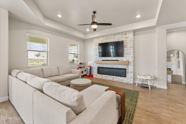 Building Photo - 828 Paseo Solar Dr