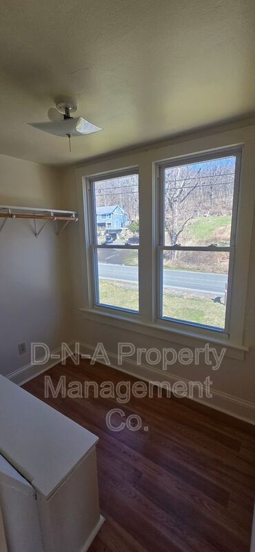 Building Photo - 2837 Bartonsville Ave