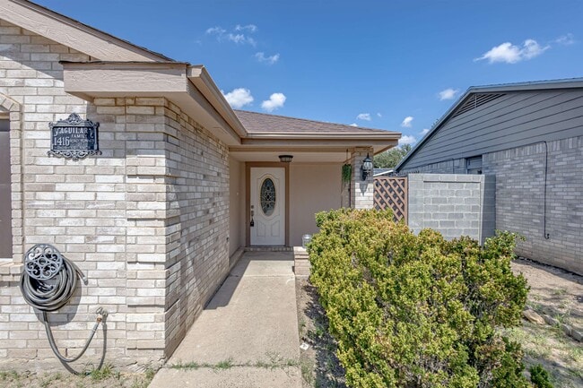 Building Photo - 1416 Rd Runner Loop