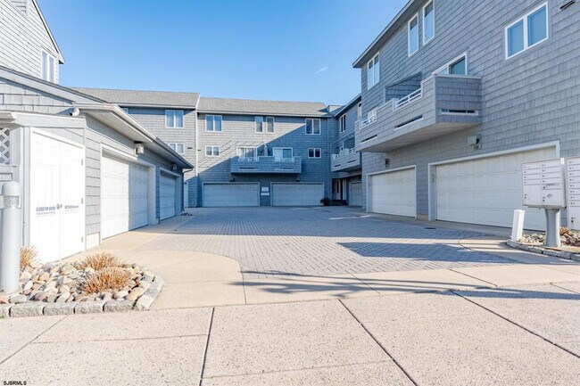 Building Photo - 224 Boardwalk-SI ID1309012P