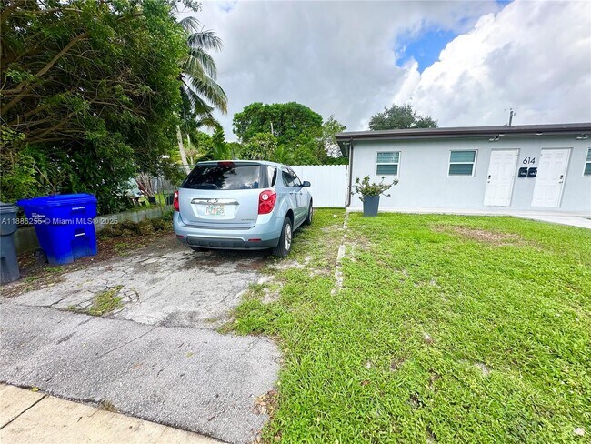 Primary Photo - 614 N 56th Ave