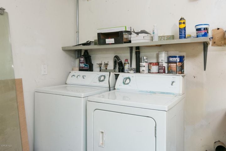 Private washer and dryer in garage - 133 Anacapa Ave