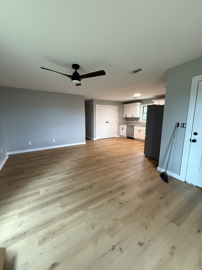 Building Photo - 1057 B E Olympia St