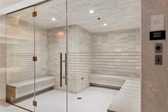 Building Photo - 1010 Brickell Ave