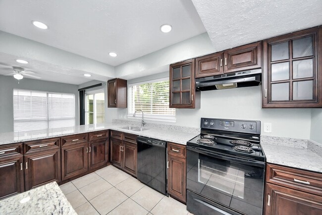 Building Photo - 16618 Lonesome Quail Dr