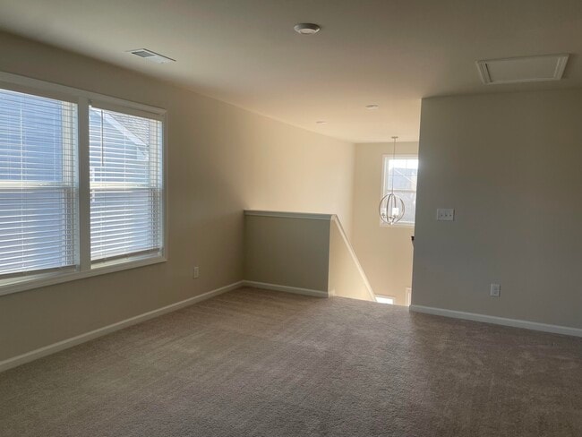 Building Photo - 634 Manitou Cir