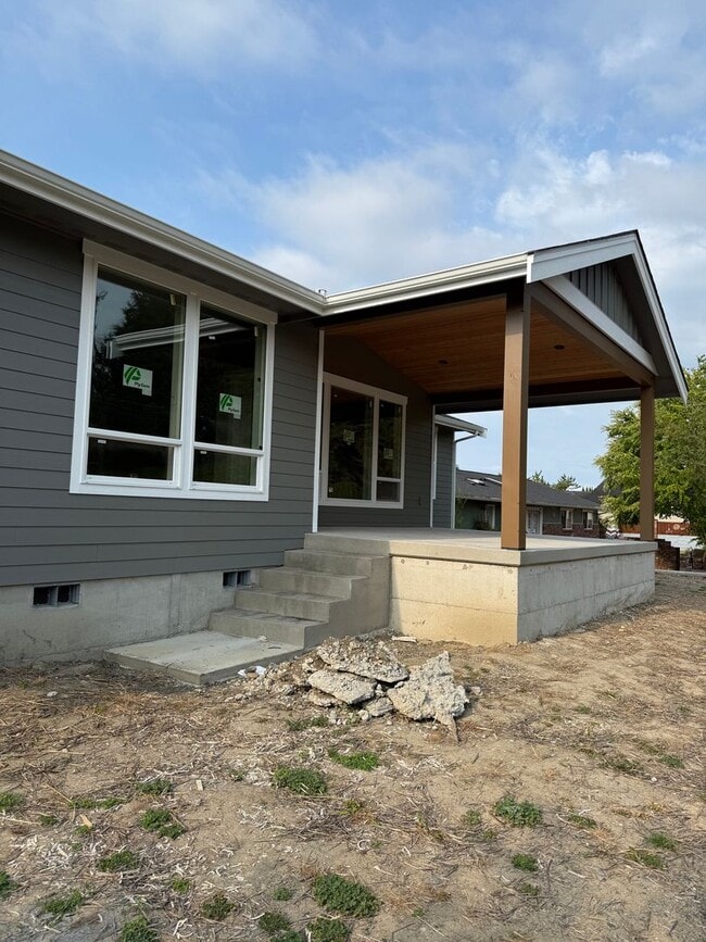 Building Photo - MOVE IN SPECIAL!!! Newly Built Home in Bir...