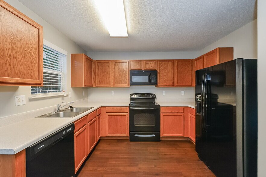 Building Photo - 1122 St Phillips Ct