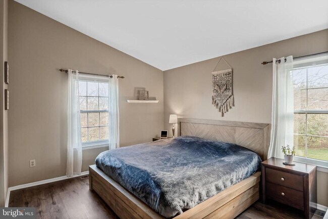 Building Photo - 44 Burgundy Dr