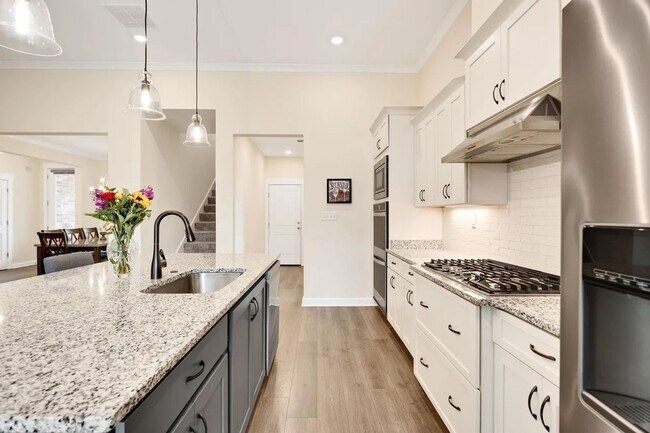 Building Photo - Custom Bartlett Home on Corner Lot with Mo...