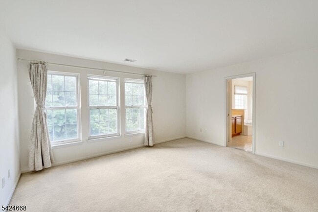 Building Photo - 18 Mountain View Dr