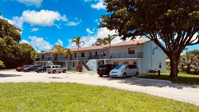 Building Photo - 4875 Lake Arjaro Dr