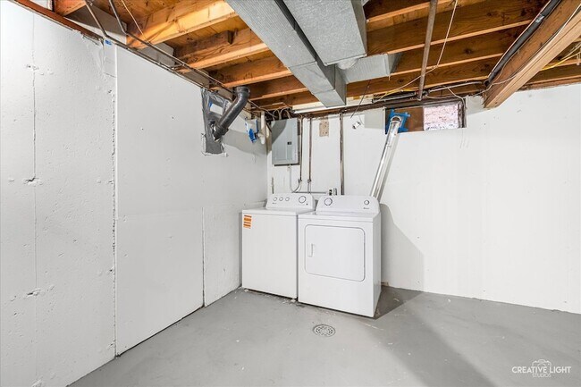 Building Photo - 1528 Oak Ln