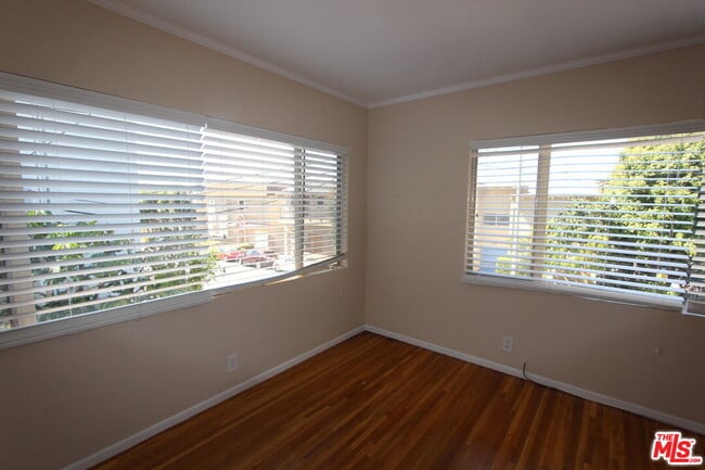 Building Photo - 380 Pershing Dr