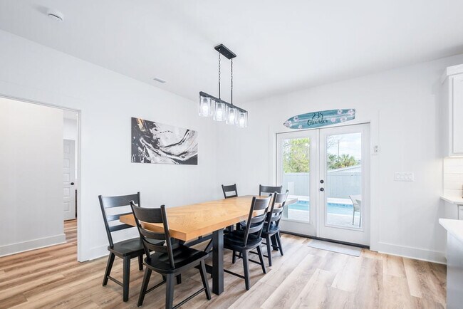 Building Photo - 238 Oleander Dr