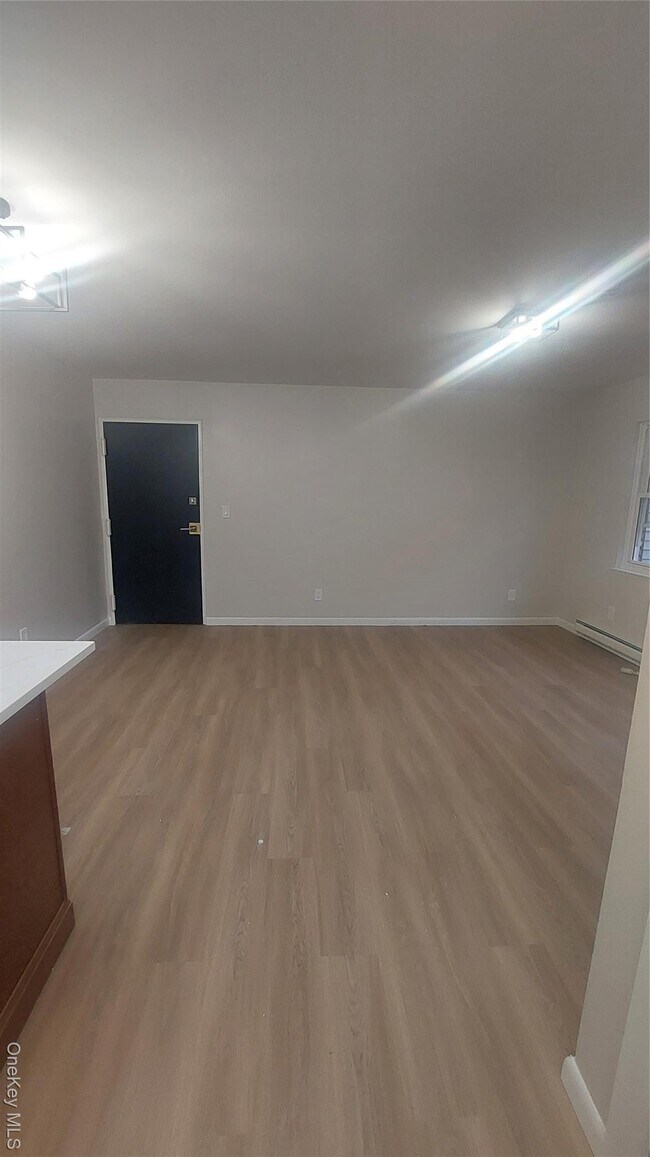 Building Photo - 203 Ludingtonville Rd