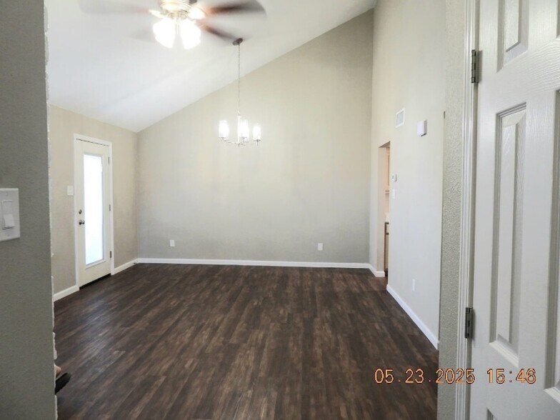Building Photo - 7252 Mansions Dr
