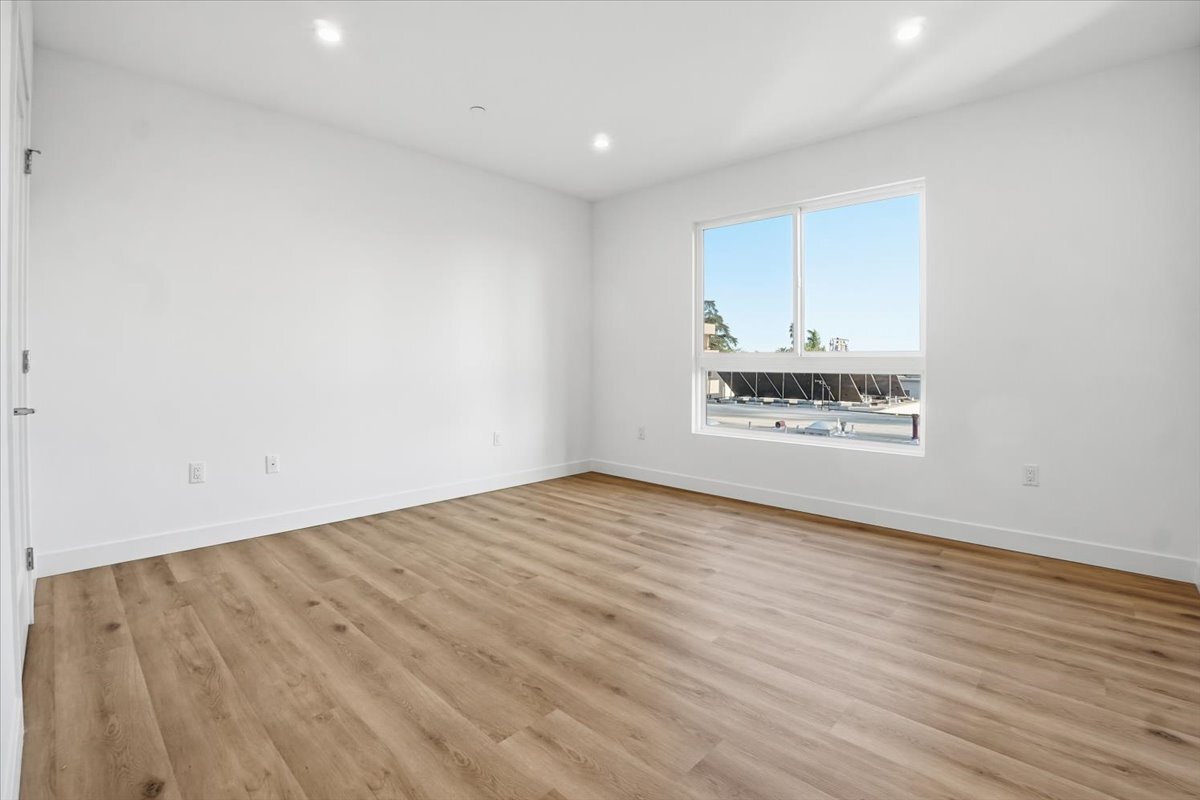 Building Photo - 1820 Prosser Ave