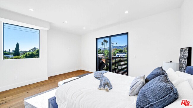 Building Photo - 1123 N Formosa Ave