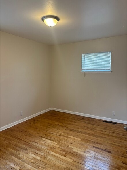 Building Photo - 1106 MacDonald Ave