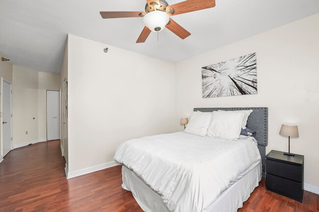 Building Photo - 5 E 14th Pl