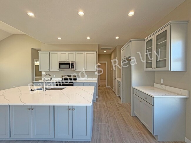 Building Photo - New Construction!  Gorgeous Home with All The Things!