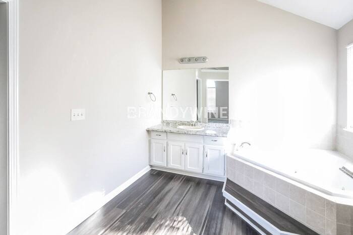 Building Photo - 18709 E 10th Terrace Ct N