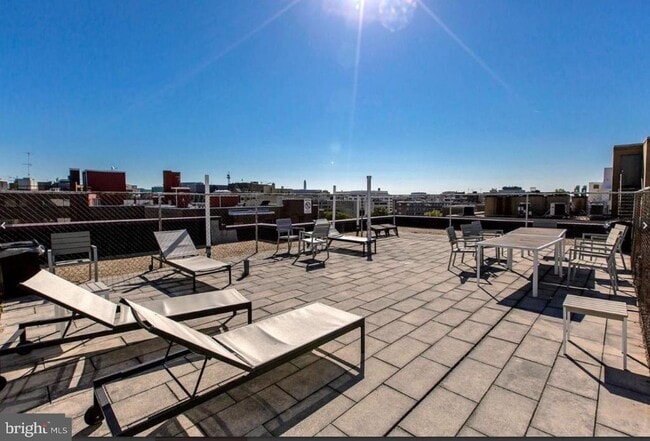 Building Photo - 1010 25th St NW