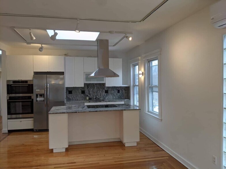 Building Photo - 231 Harvard St