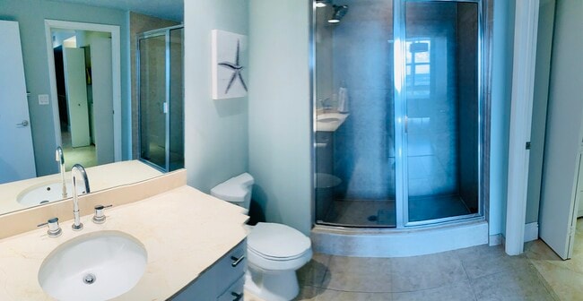 Guest Bathroom - 550 Okeechobee Blvd