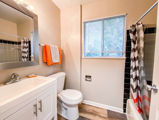 Building Photo - 1107 Catalpa Cir