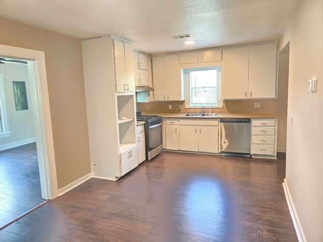 Building Photo - 1129 Walnut St