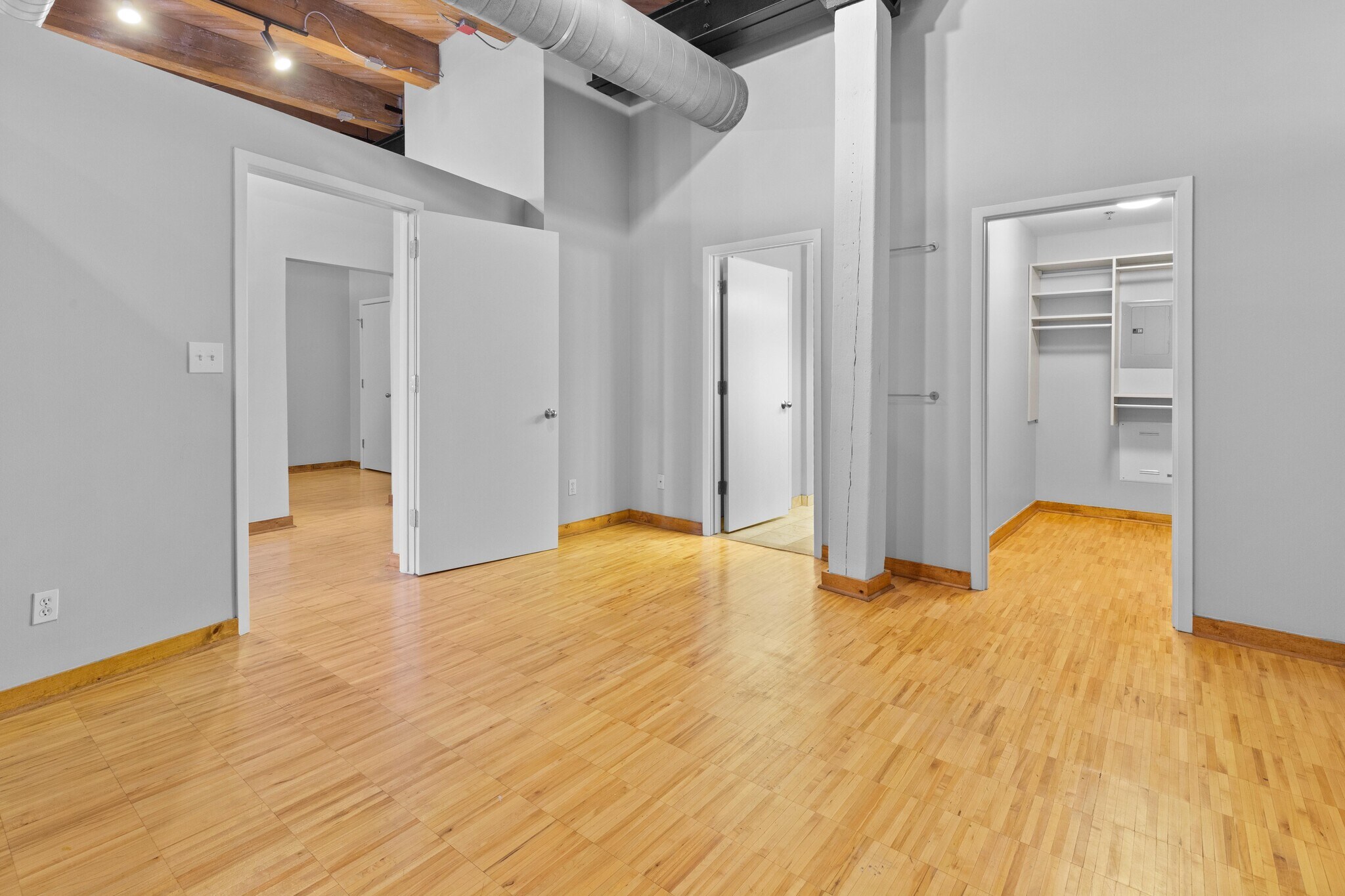 Building Photo - 200 River Place Dr