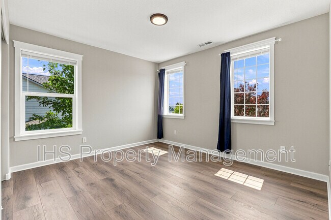 Building Photo - 9711 Nottingham Dr