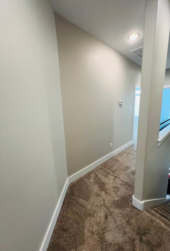 Building Photo - 308 Poplar St