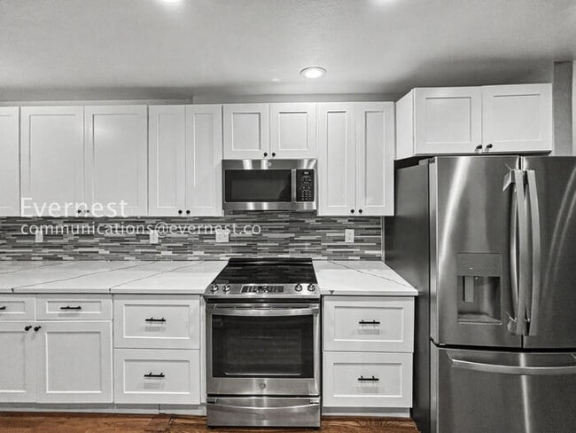 Building Photo - Comfort Meets Community in Centennial with 2 Car Garage / 3 beds & 3 baths / Available Now!