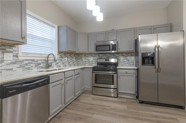 Building Photo - 255 Farrington Ave SE