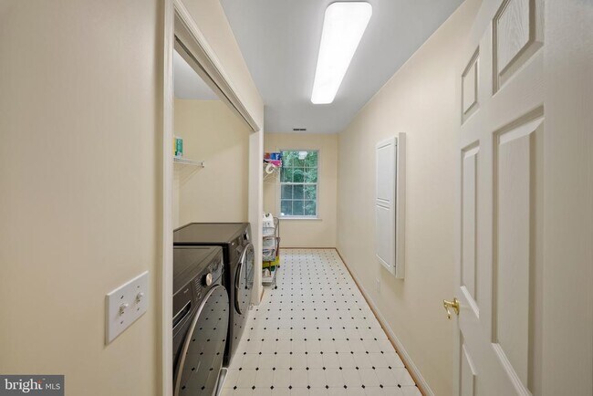 Building Photo - 1438 Mariner Dr