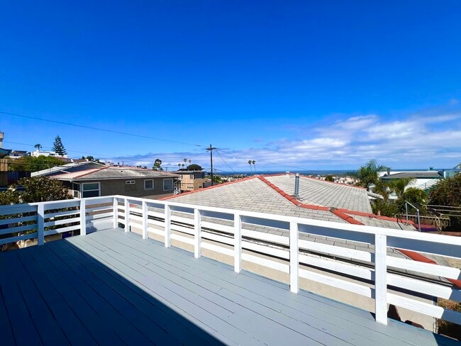 Primary Photo - 4551 Santa Monica Ave