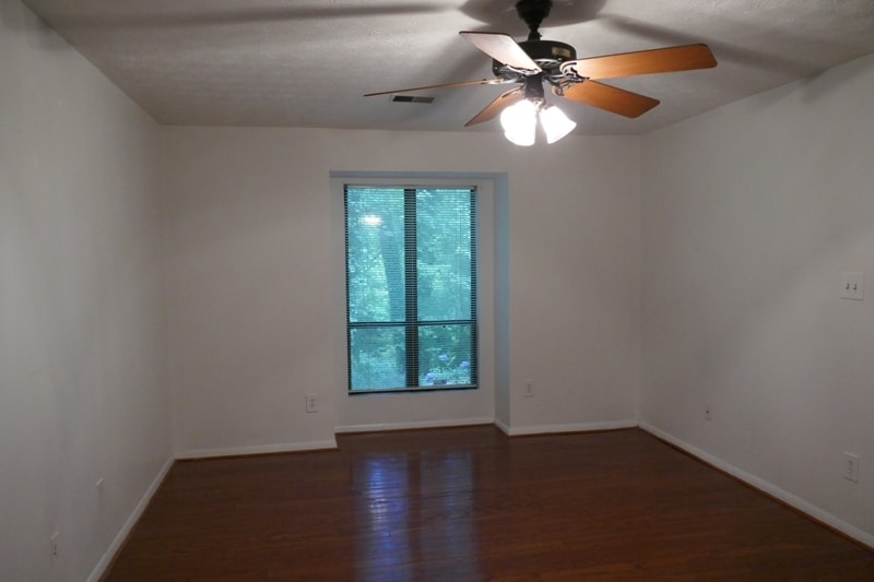 Building Photo - 402 Tuxworth Cir