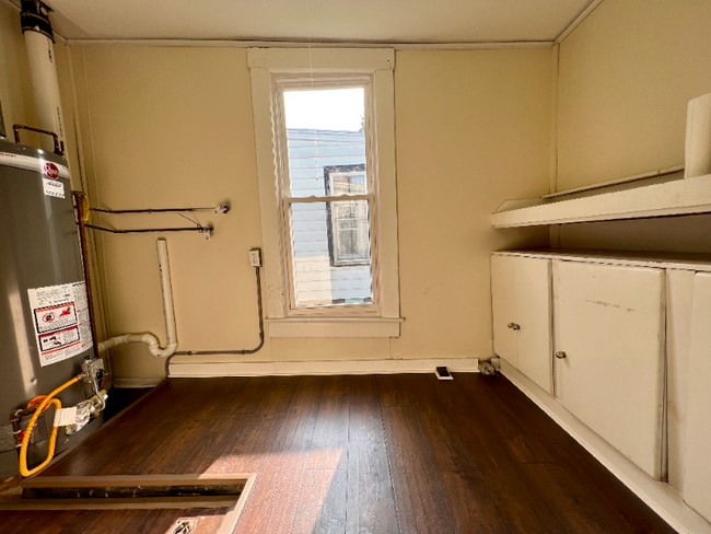 Building Photo - 1813 E Elm St