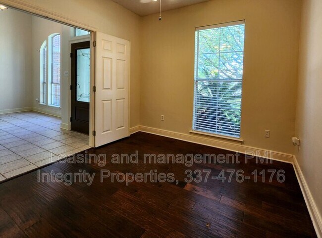 Building Photo - 411 Greenfield Dr