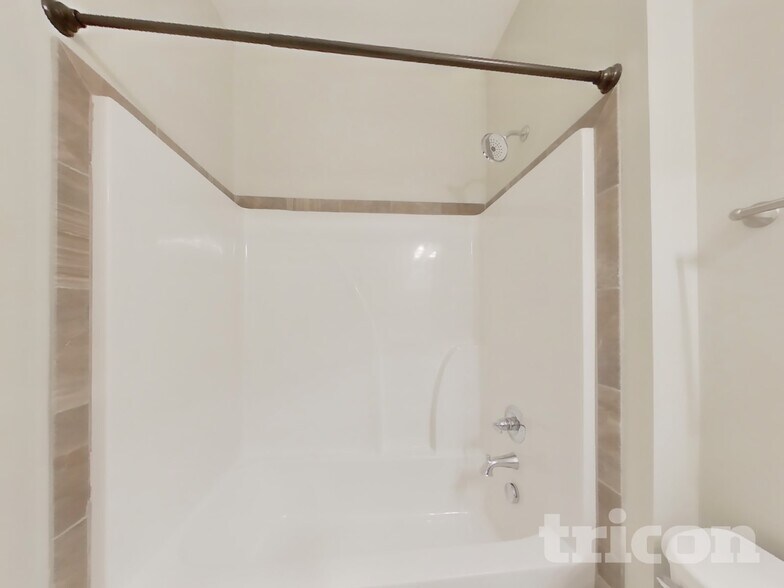 Building Photo - 824 Ellyson Dr