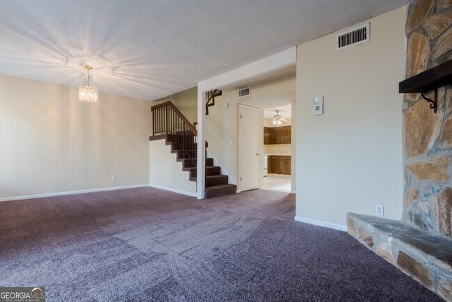 Building Photo - 8564 Creekwood Way