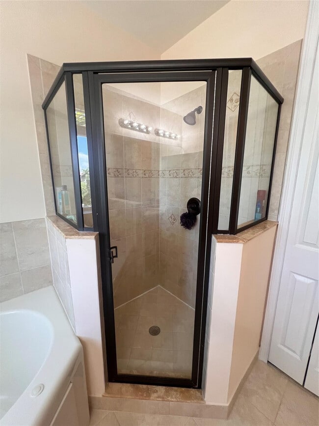 Building Photo - 3014 Waterside Cir