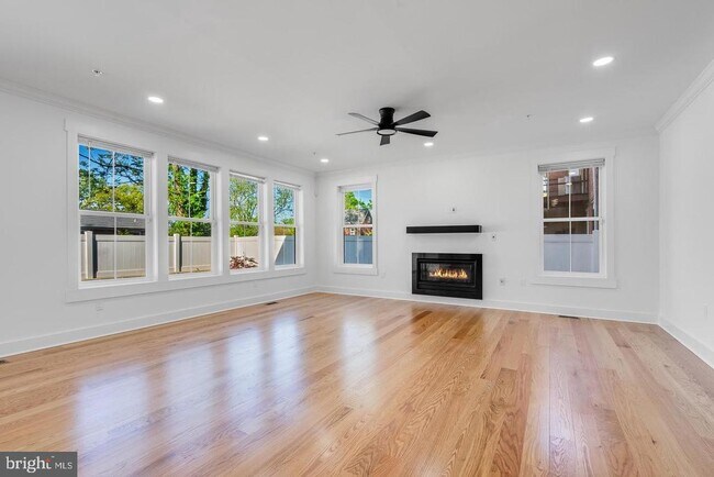 Building Photo - 4626 Brooks St NE