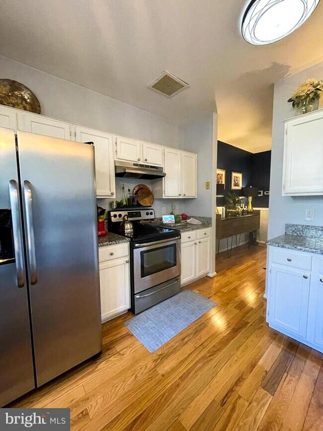 Building Photo - 10204 Crested Iris Dr