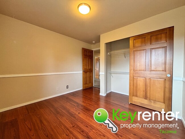 Building Photo - Spacious 5-Bedroom Home in Secluded Cul-De...