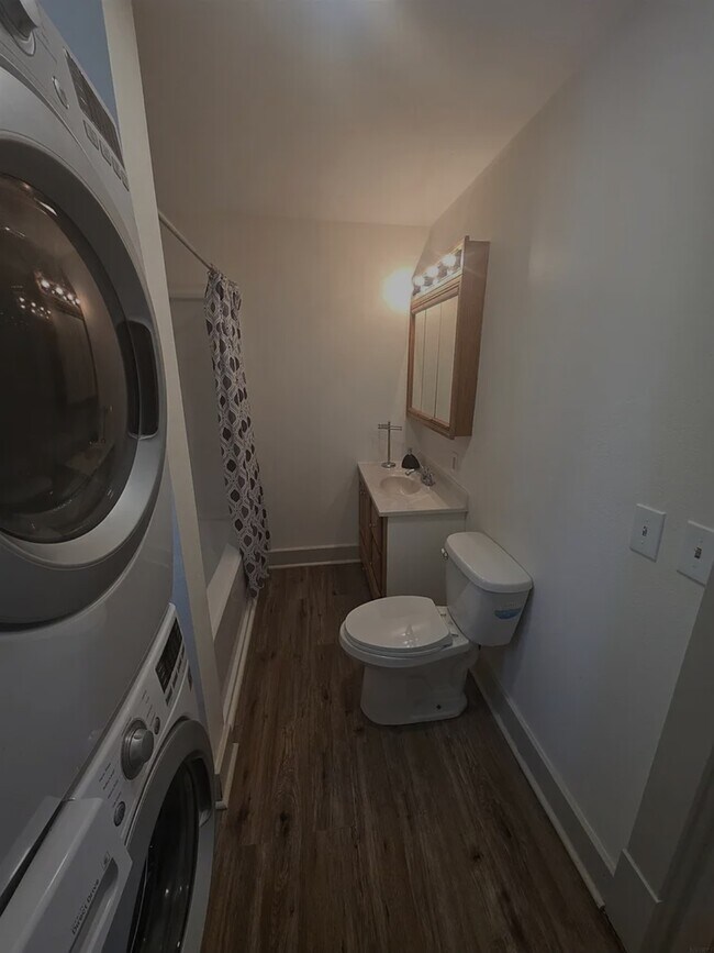 Building Photo - 1134 Bertch Ave