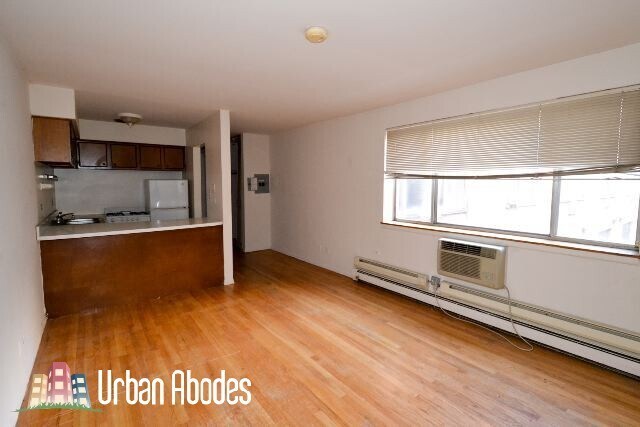 Building Photo - 648 W Wrightwood Ave
